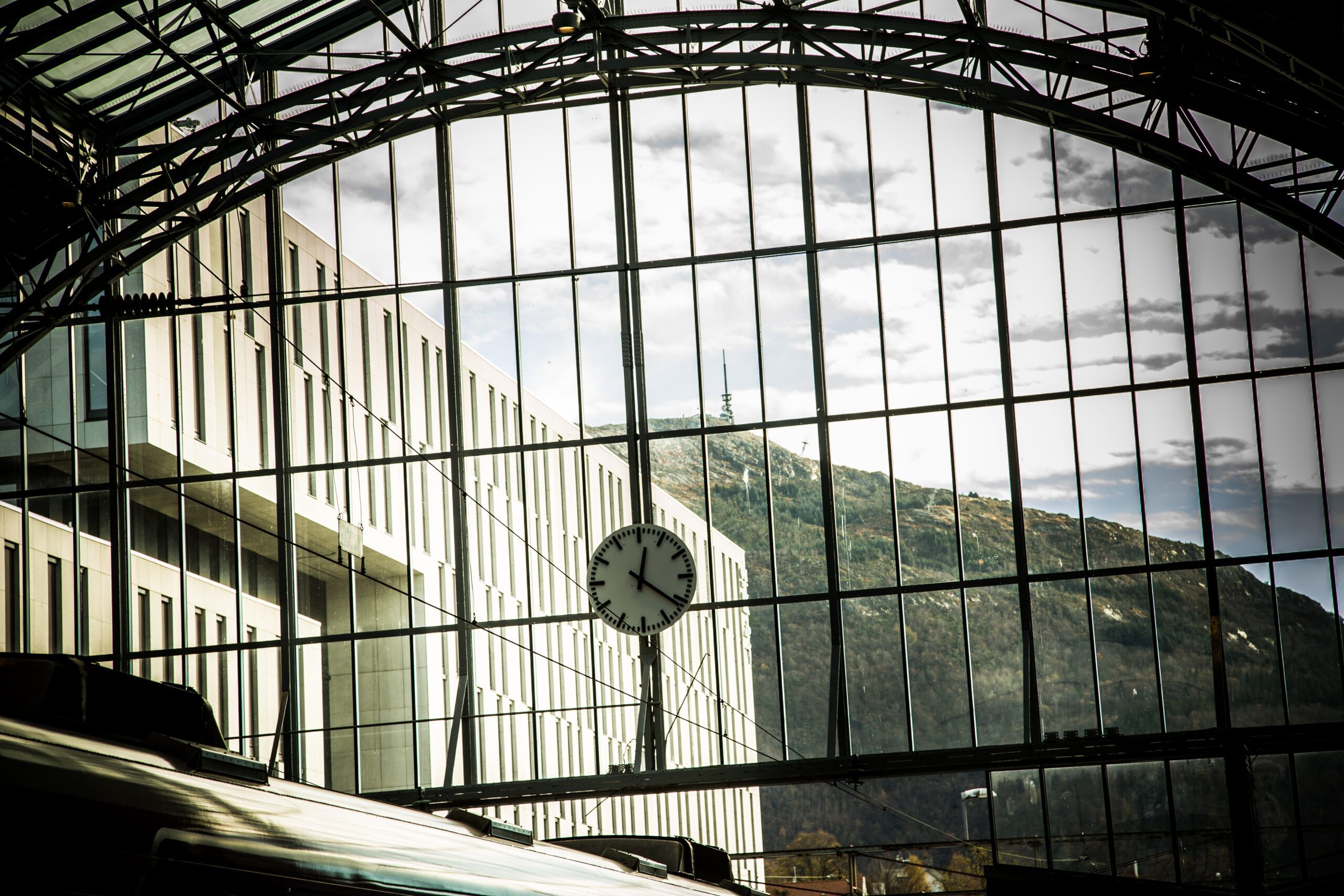 Togstasjon Bilde av togstasjonen og kontoret i Bergen