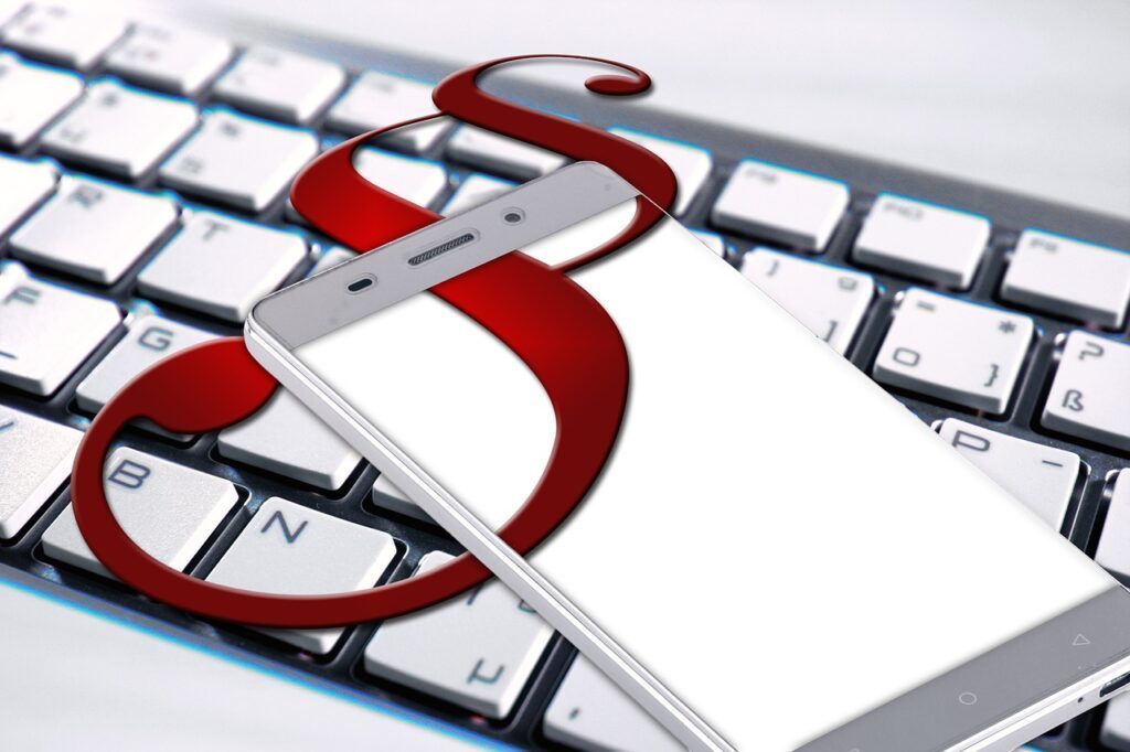 Bilde av tastatur og smarttelefon